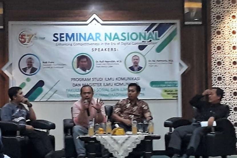 Tampak suasana diskusi seminar nasional  penggunaan media digital di kampus UMJ, Jakarta Selasa (9/10)