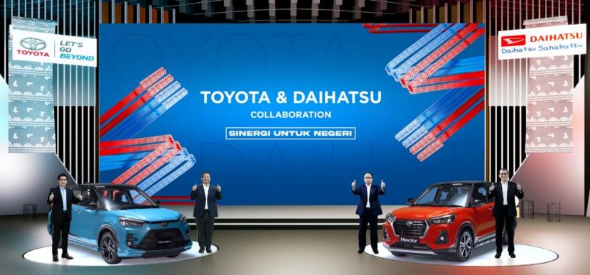 Tampak Toyota Raize dan Daihatsu Rocky ketika resmi diperkenalkan, Rabu (28/4)