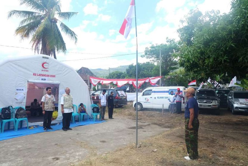 tampak upacara HUT Kemerdekaan RI  di depan RS Lapangan BSMI