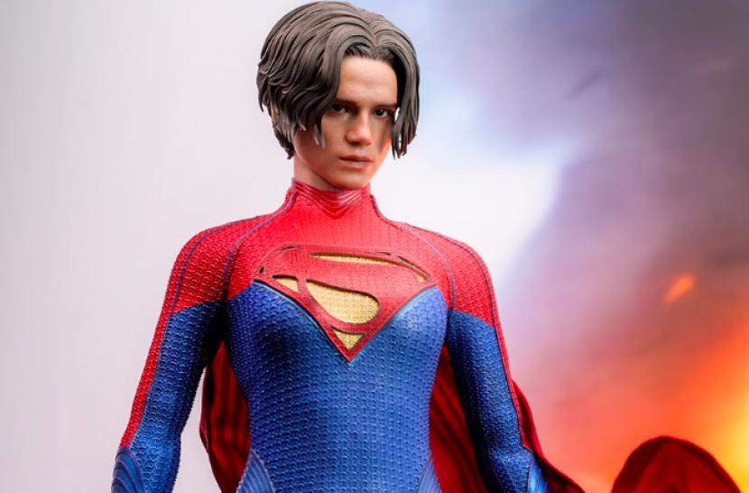 Tampilan action figure Supergirl dikritik dan dibilang lebih mirip Tom Holland.