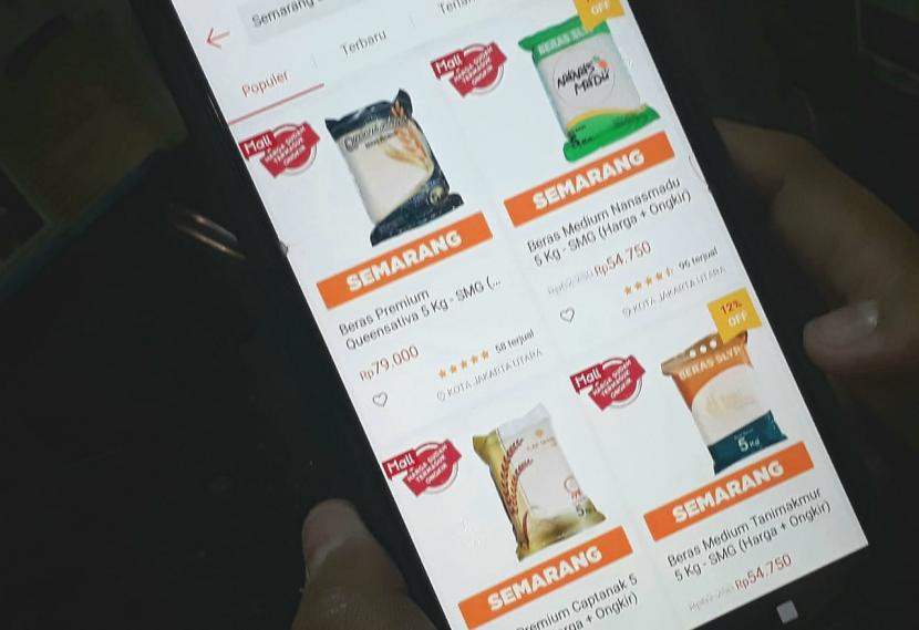 Tampilan aplikasi iPangananDotcom, toko daring penyedia kebutuhan pangan Bulog melalui telepon pintar.