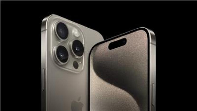 Tampilan iPhone 15 Pro and iPhone 15 Pro Max. Apple mengumumkan ponsel pintar andalan terbarunya yakni iPhone 15 Pro dan iPhone 15 Pro Max .