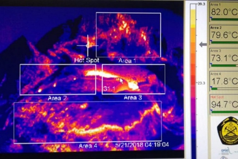 Tampilan kamera thermal  kawah, grafik dan visual aktivitas Gunung Merapi usai terjadi letusan freatik pada Senin (21/5) dini hari. Letusan yang terjadi sekitar pukul 01.25 ini mengakibatkan hujan abu tipis di sekitaran Kabupaten Sleman dan Kabupaten Magelang.