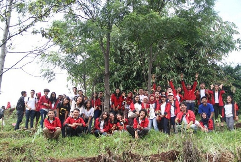 Tanam 1000 Pohon di Daerah Resapan Air bersama FIKOM Unpad