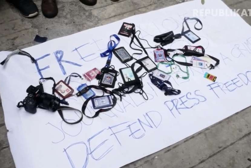 Tanda pengenal jurnalis (ilustrasi). Para jurnalis di Lampung meminta kepolisian usut tuntas kekerasan terhadap wartawan