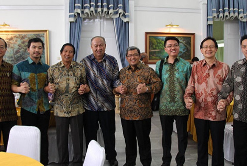 Tanggap darurat,, para pemilik pabrik dikumpulkan di Gedung Pakuan, Bandung,