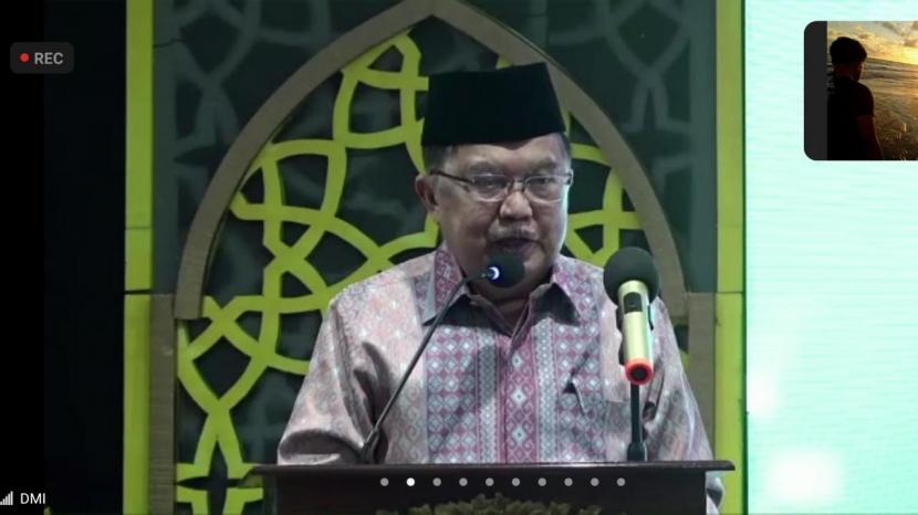 Wakil Presiden (Wapres) RI 2004-2009 dan 2014-2019 HM Jusuf Kalla. JK menyoroti kemunduran sumber daya manusia (SDM) Minangkabau yang tidak lagi seperti dahulu.
