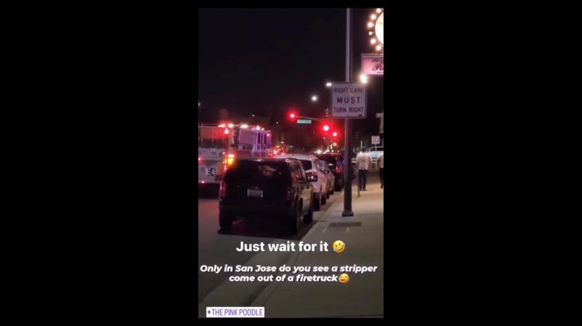 Tangkapan layar mobil dinas pemadam kebakaran mengangkut penari telanjang di San Jose California AS