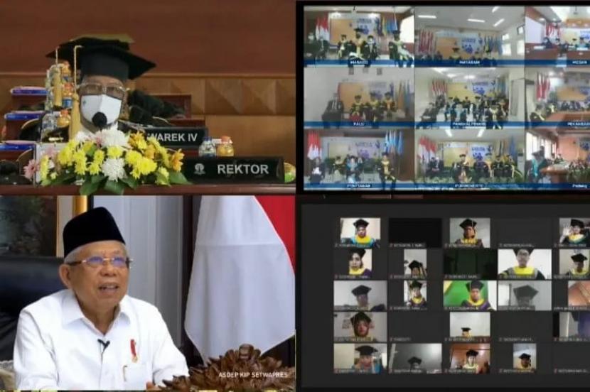 Tangkapan layar saat Wakil Presiden Maruf Amin menyampaikan sambutan di Wisuda Periode II Universitas Terbuka (UT), Selasa (21/7)