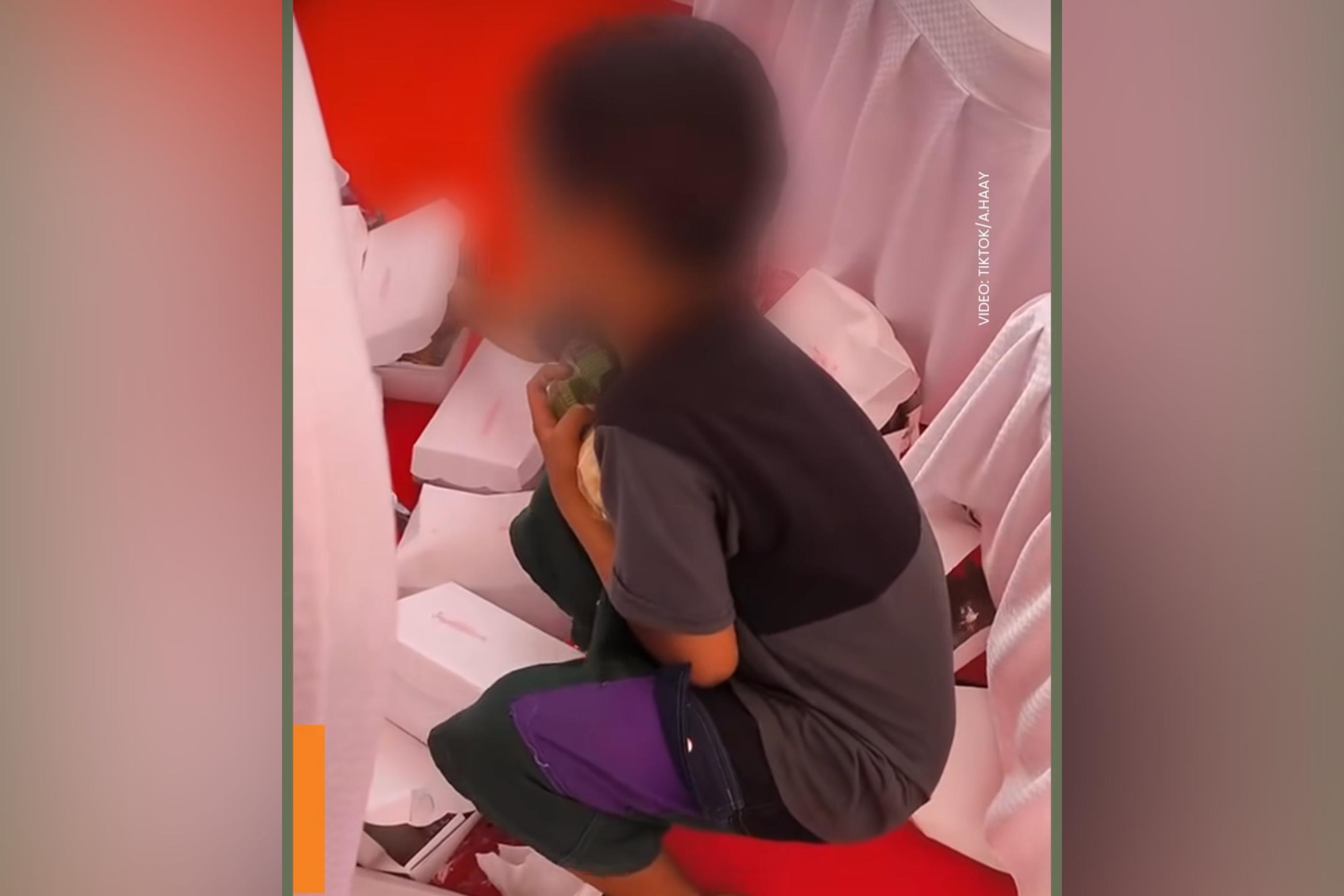 Tangkapan layar video anak mengumpulkan makanan setelah acara peringatan Hari Kemerdekaan ke-80 RI di Gowa, Sulawesi Selatan.