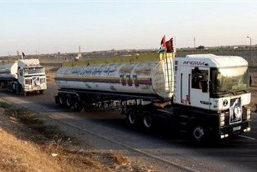 Israel larang truk pembawa bahan bakar untuk pembangkit listrik. Ilustrasi truk bahan bakar gaza 