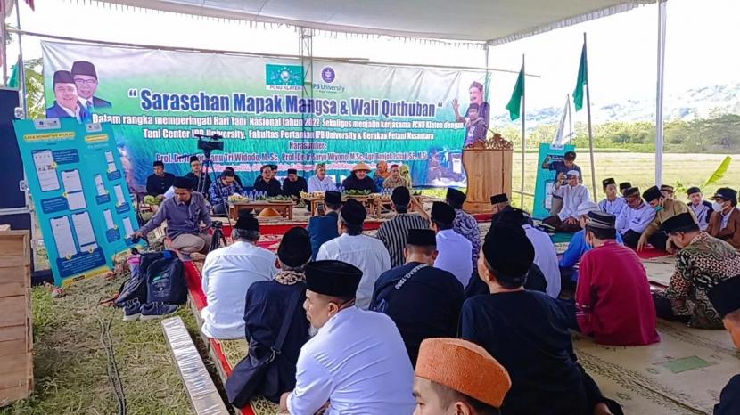 Tani Center IPB University bekerjasama dengan Pengurus Cabang Nahdatul Ulama (PCNU) Kabupaten Klaten, Provinsi Jawa Tengah menyelenggarakan kegiatan Sarasehan Mapak Mangsa dan Wali Quthuban.