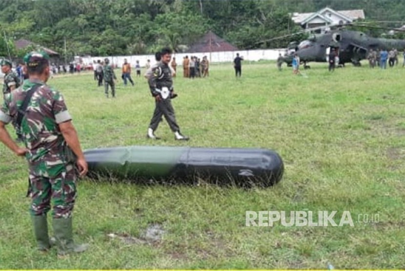 Tanki bahan bakar Helikopter TNI AD jenis Mi-35P Noreg HS-7154 yang gagal terbang di Kepulauan Sangihe, Sulawesi Utara (Sultra), Senin (6/1). 