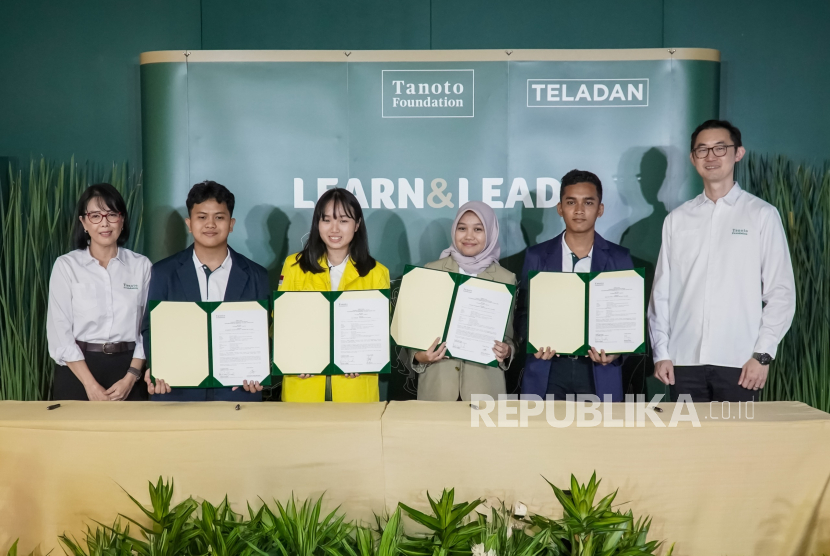 Tanoto Foundation kembali mengukuhkan 204 mahasiswa penerima beasiswa Teladan (atau disebut Tanoto Scholars) angkatan 2025 yang berasal dari 10 universitas mitra Tanoto Foundation.