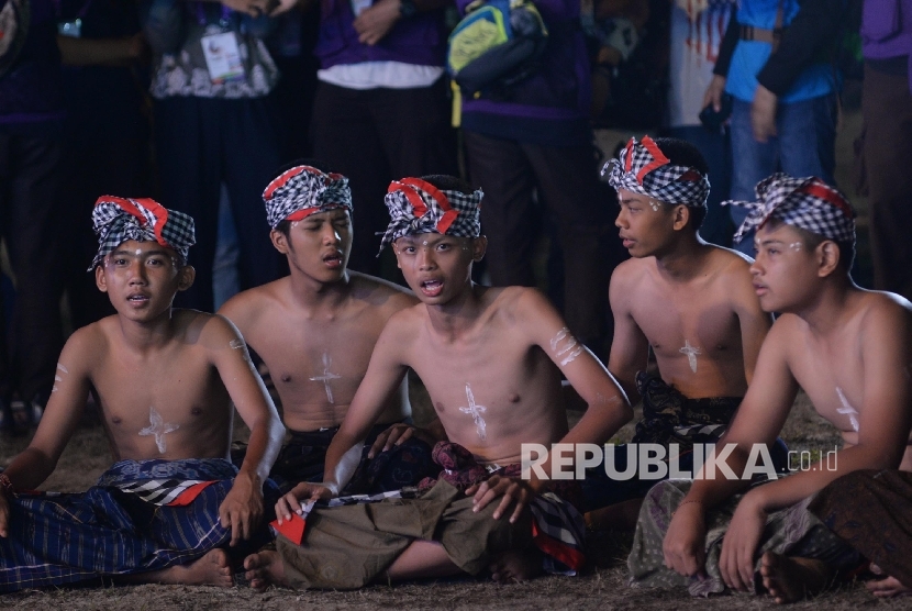 Tarian kecak dari Kontinen Bali (Foto: Yasin Habibi)