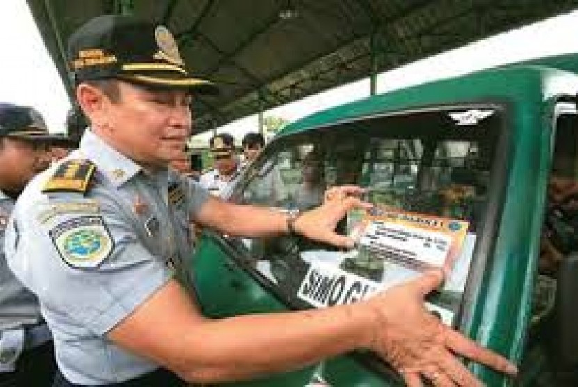 Masyarakat Tranportasi Indonesia (MTI) Jawa Timur menyayangkan kebijakan pemerintah yang tidak langsung mengeluarkan panduan penyesuaian tarif bagi angkutan umum, saat mengumumkan kenaikkan harga BBM bersubsidi   Tarif Angkutan Umum di Surabaya resmi naik 