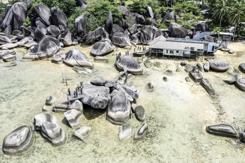 Mengakhiri Status Quo FIR di atas Kepulauan Riau dan Natuna. Foto: Bebatuan granit di Natuna.