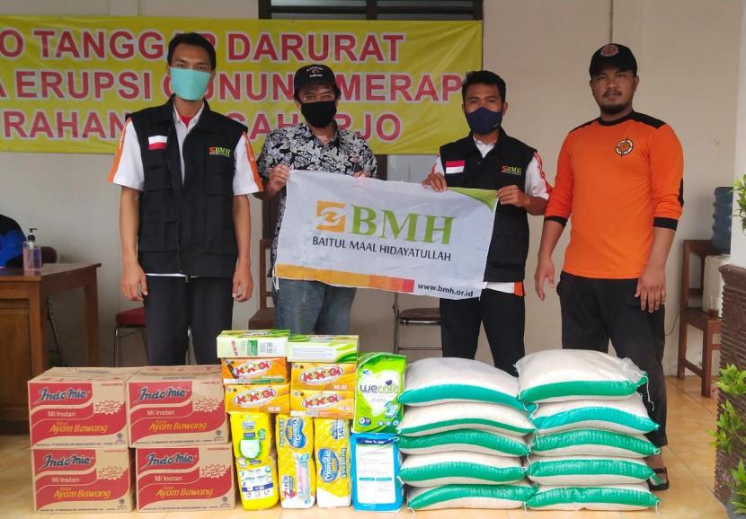 TASK Hidayatullah mendirikan posko bersama untuk membantu para pengungsi Merapi.