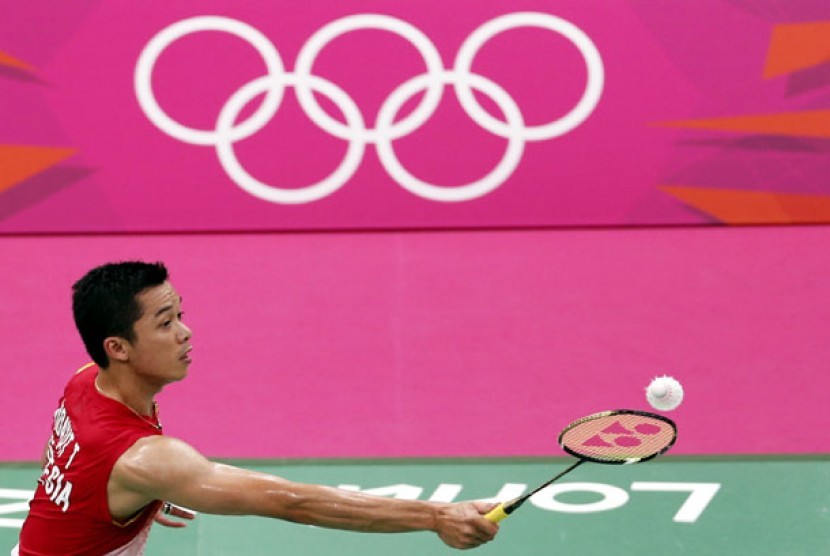 Taufik Hidayat saat melawan Petr Koukal di Stadion Wembley Arena, London.