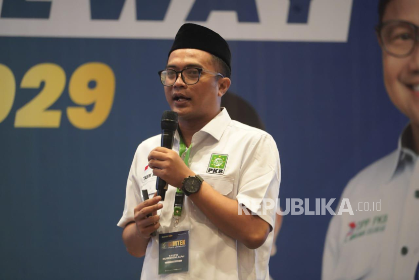 Taufik Nurrohim, S.Psi, Anggota Komisi III DPRD Provinsi Jawa Barat, Fraksi Partai Kebangkitan Bangsa.