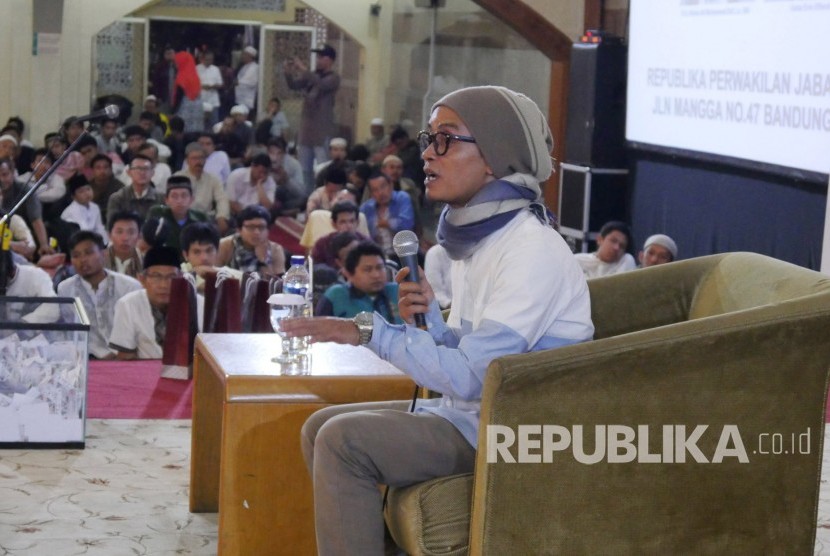 Ustaz Evie Effendi 
