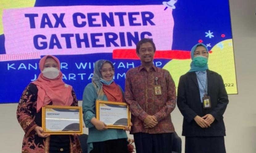Tax Center Universitas BSI (Bina Sarana Informatika) menghadiri undangan dari Kantor Wilayah Direktorat Jenderal Pajak (Kanwil DJP) Jakarta Timur sehubungan dengan kegiatan Tax Center Gathering dan Sosialisasi PMK-112/PMK.03/2022.