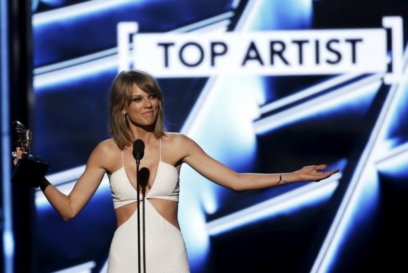 Taylor Swift saat menerima penghargaan di Billboard Music Awards yang dihelat di Las Vegas, AS, (17/5).