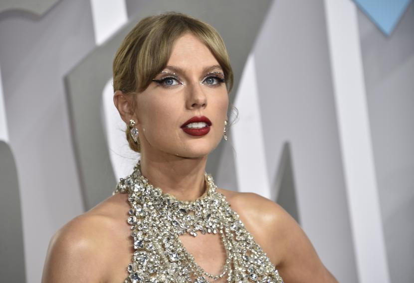 Taylor Swift tiba di MTV Video Music Awards pada Ahad, 28 Agustus 2022, di Newark, N.J. 