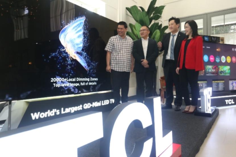 TCL memperkenalkan TV QD-Mini terbesar di Dunia, TCL X955 Max dengan ukuran 115 inch. 