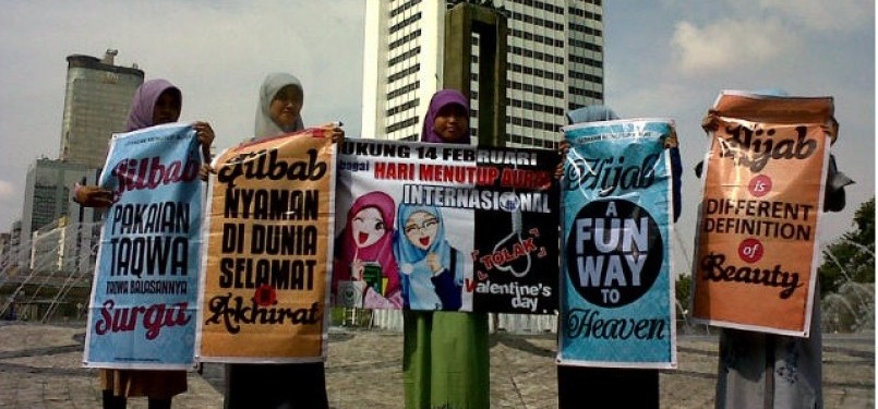 Teacher Working Group (TWG) menggelar gerakan mengajak kaum wanita untuk menutup auratnya.