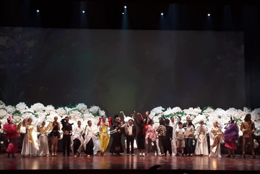 Teater musikal 'Bunga Untuk Mira' digelar pada 22-23 Desember 2018 di Taman Ismail Marzuki . Pertunjukan karya Mhyajo ini menghadirkan adaptasi bebas dari cerita rakyat Bawang Merah Bawang Putih.