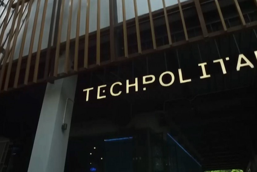 Techpolitan di The Breeze BSD City.