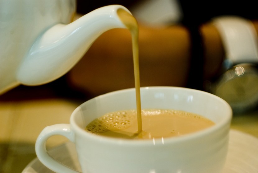 Teh susu. Bahan-bahan untuk membuat chai, teh khas India, juga mudah ditemukan di Indonesia.