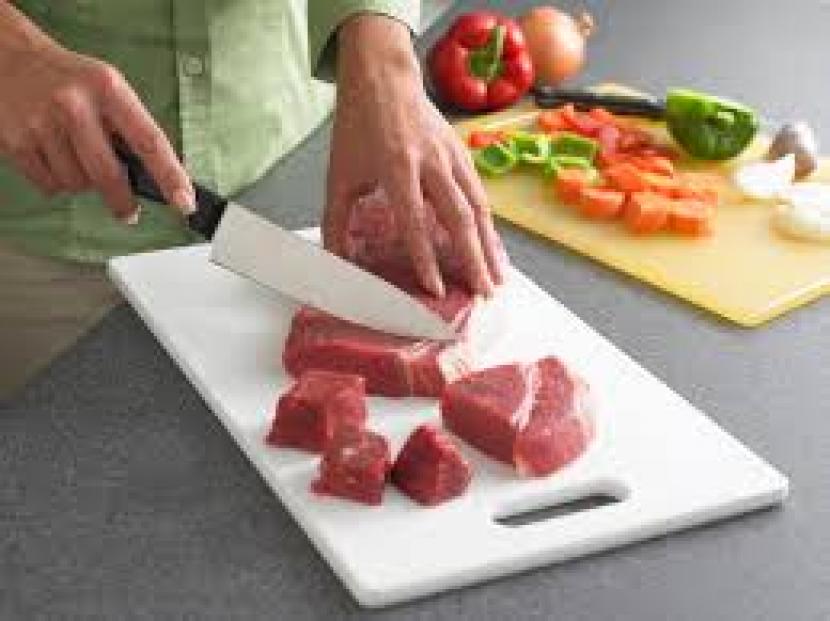Teknik yang salah menyimpan daging di kulkas bisa mengalami freezer burn (Foto: ilsutrasi daging segar)