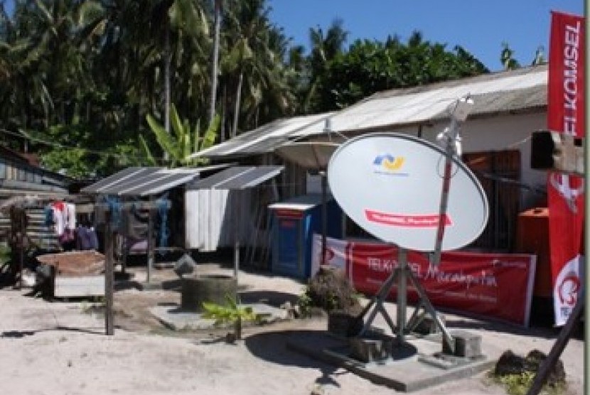 Teknologi Surya: Infrastruktur telekomunikasi bertenaga surya di desa Balabakan.