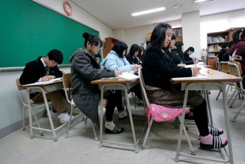 Teks Sejarah Tunggal akan menjadi satu-satunya buku sejarah yang dibolehkan beredar di SMA Korea Selatan. 