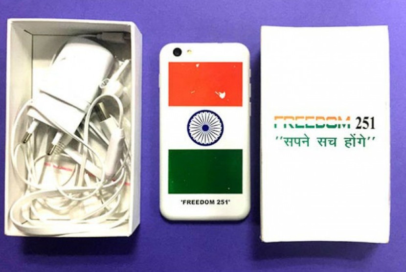 Telepon bernama Freedom 251, produksi Ringing Bell, diluncurkan pada Februari lewat laman perusahaan itu seharga 251 rupee. Ponsel itu dianggap sebagai telepon pintar dengan sistem operasi Android termurah di dunia.