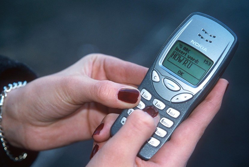Telepon seluler/ponsel jadul (ilustrasi)