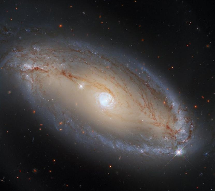 Teleskop Hubble menangkap gambar galaksi yang sangat aktif.