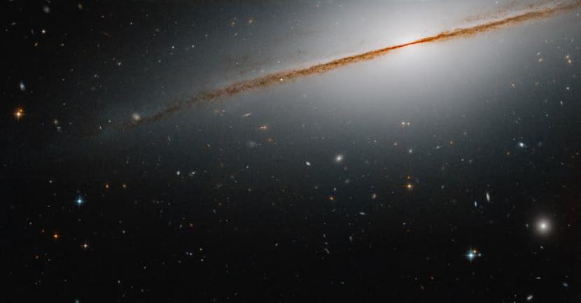 Teleskop Luar Angkasa Hubble menangkap gambar galaksi Little Sombrero pekan ini. 