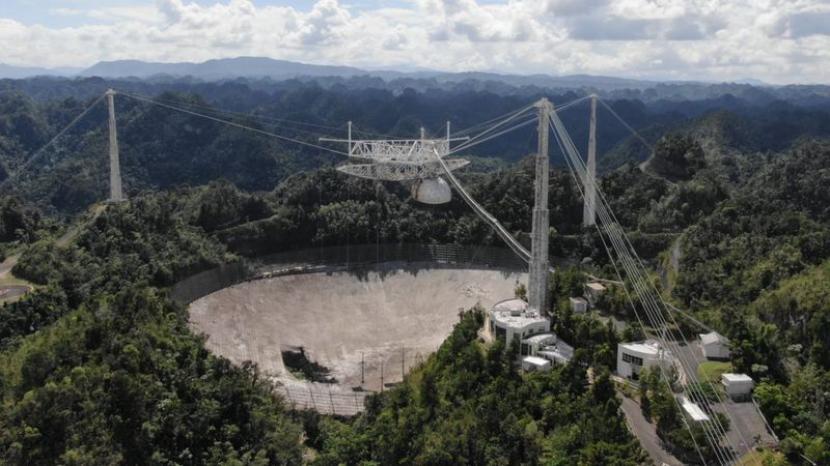 Teleskop radio ikonik di Puerto Rico, Arecibo akan dibongkar.