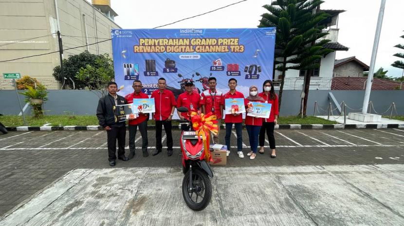Telkom Jawa Barat berikan apresiasi kepada Sobat IndiHome, tim sales, dan mitra terkait di Sukabumi