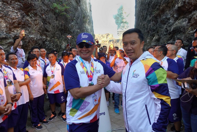 Telkom sambut obor Asian Games.