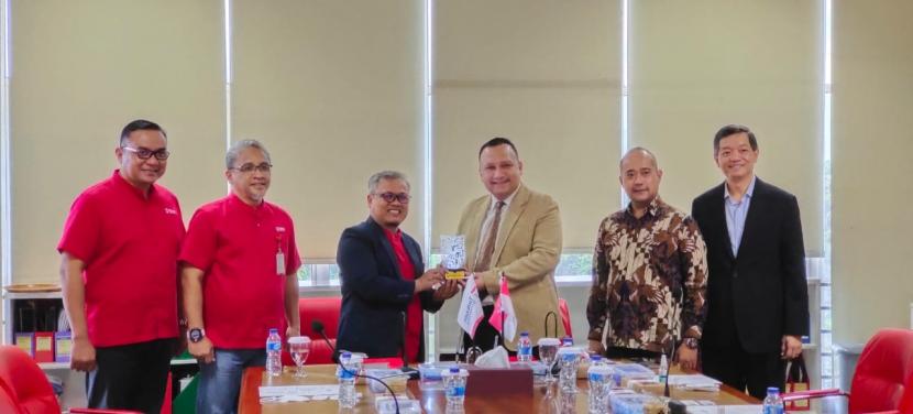 Telkom University (Tel-U) dan Microsoft Indonesia baru saja menandatangani nota kesepahaman untuk mendorong percepatan Tel-U sebagai kampus digital. 