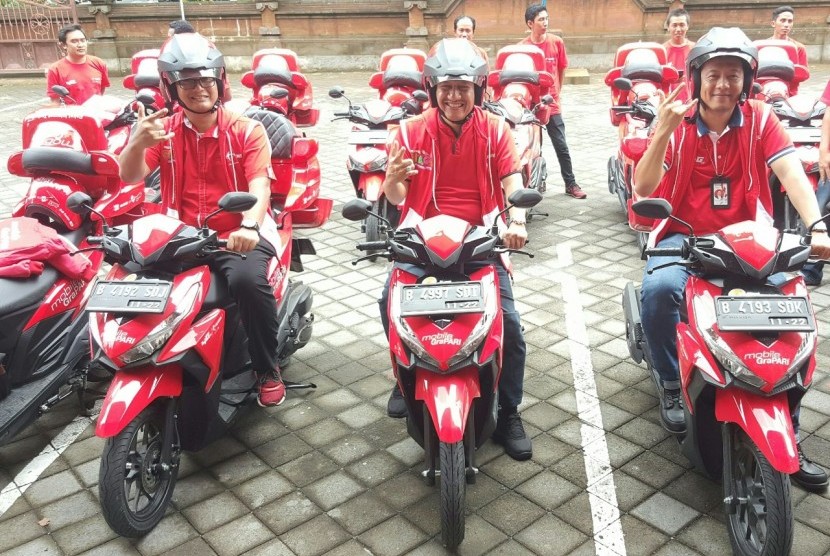  Telkomsel memperluas penetrasi pasar pengguna layanan broadband dengan mengerahkan armada sepeda motor Mobile GraPARI (MoGi) di Jawa Bali.