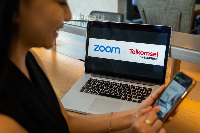 Telkomsel menghadirkan CloudX Meeting 2.0 untuk video conference perusahaan yang lebih komprehensif, didukung oleh Zoom.