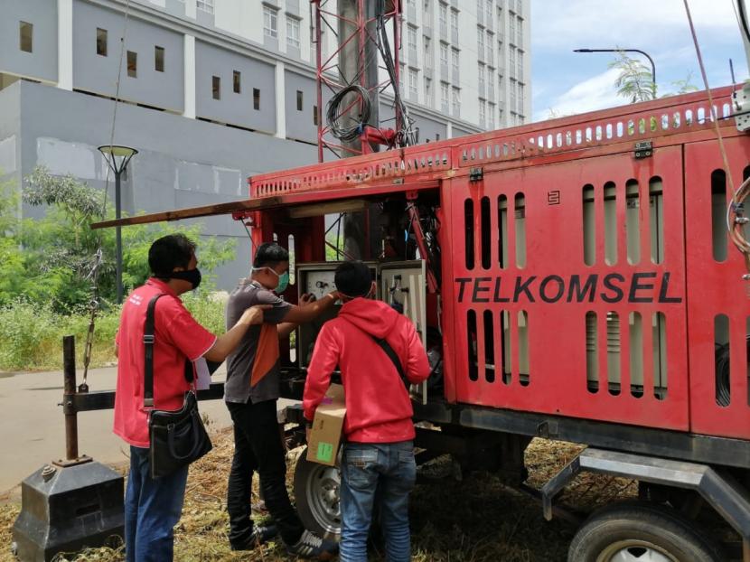 Telkomsel perkuat kapasitas dan kualitas broadband di tiga lokasi Rumah Sakit Darurat khusus penanganan pasien pandemi COVID-19.