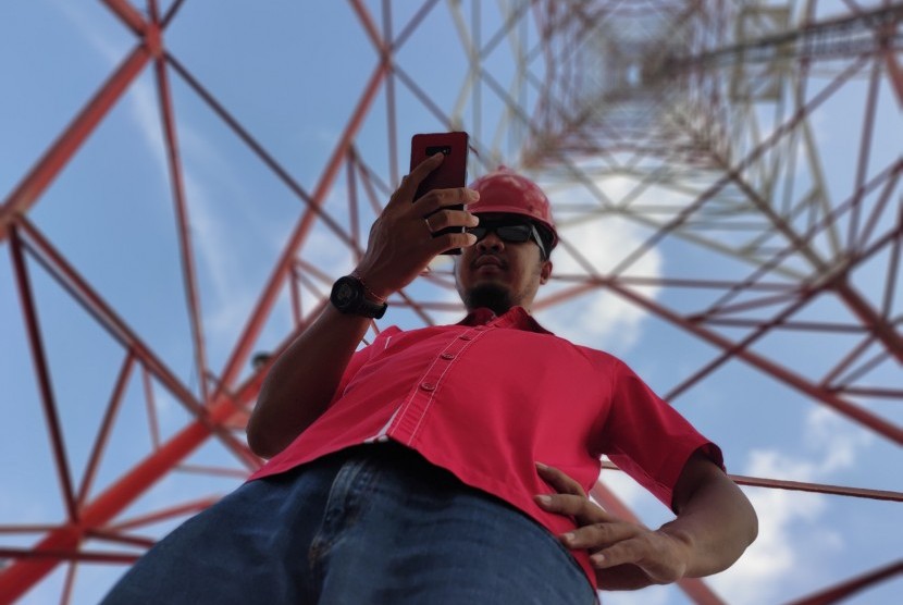 Telkomsel menghadirkan layanan jaringan broadband 4G LTE dengan memanfaatkan infrastruktur Compact Mobile BTS (COMBAT) di wilayah Desa Pasiah Laweh, Kecamatan Palupuh, Kabupaten Agam, Propinsi Sumatera Barat. (ilustrasi)