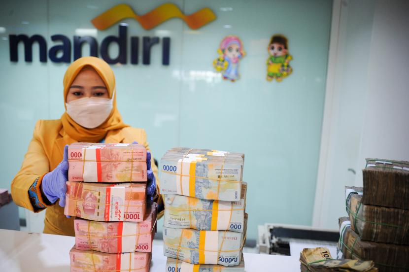Bank Mandiri Area Manado, Sulawesi Utara (Sulut) menyiapkan dana tunai sebesar Rp 390 miliar untuk memenuhi kebutuhan masyarakat , (ilustrasi)