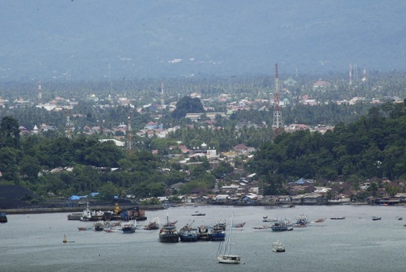 Teluk Bayur Port in West Sumatra (illustration)